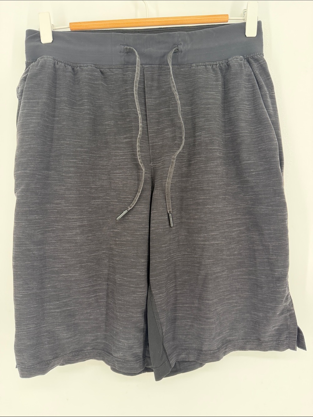 Lululemon T.H.E. Short Linerless 11” Men’s Medium Charcoal Gray Black